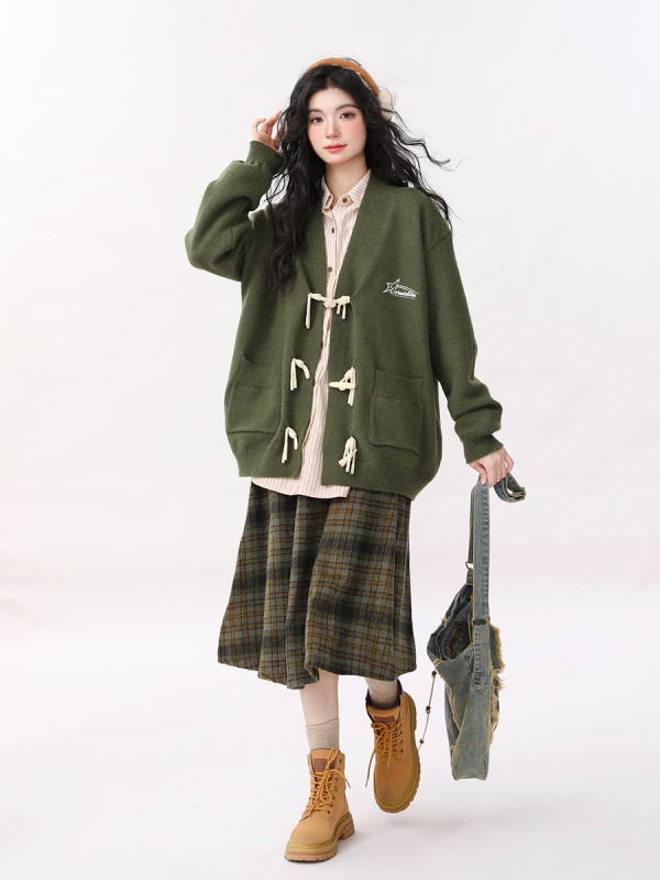 New autumn and winter retro green horn button cardigan sweater for women loose lazy style niche knitted sweater jacket