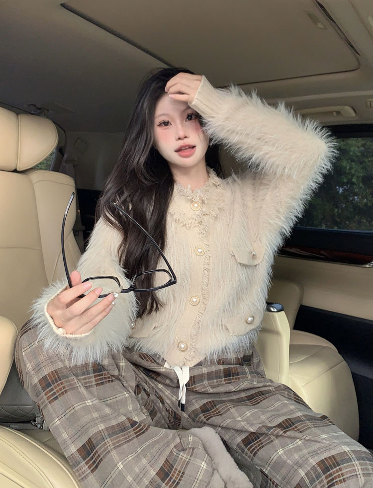 Actual shot of the new small fragrant fringe soft and waxy short sweater + loose casual straight plaid trousers