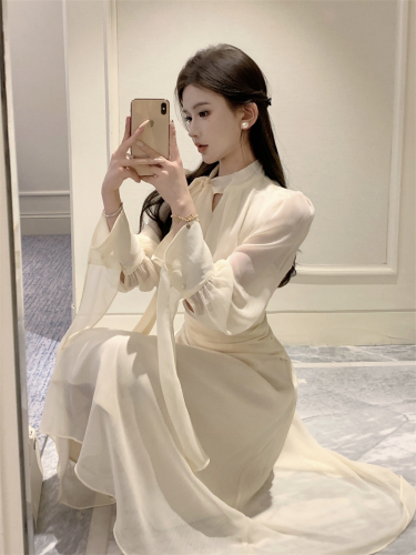 Actual shot of French high-end dress, white gentle style lace-up design, irregular hem long skirt