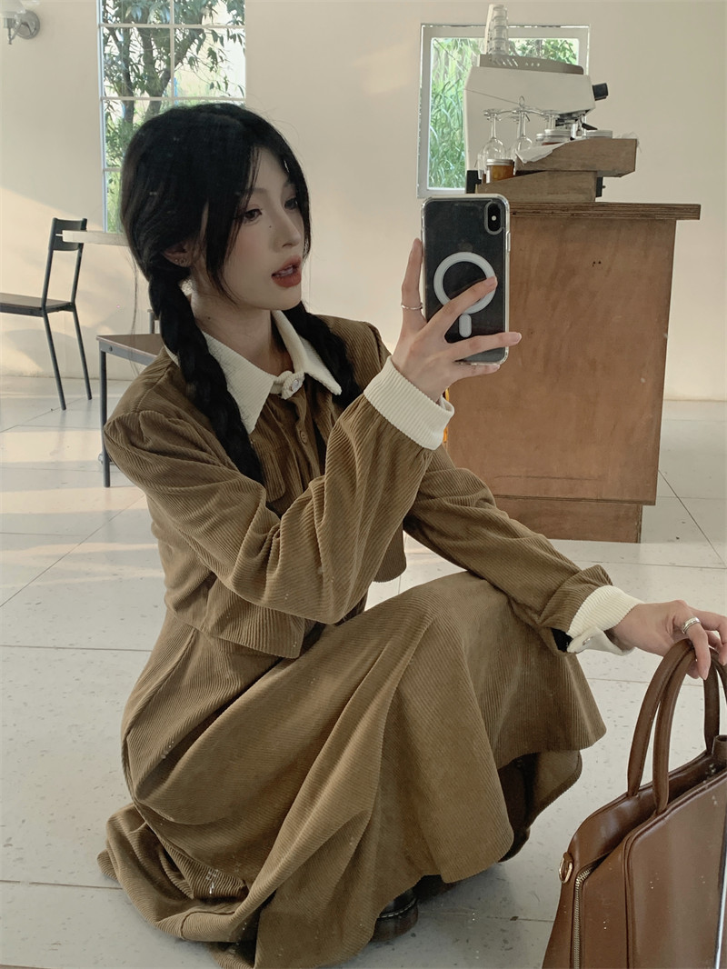 Real shot of autumn and winter 2023 new dress women's long skirt French autumn and winter small fragrance Hepburn fake two-piece set