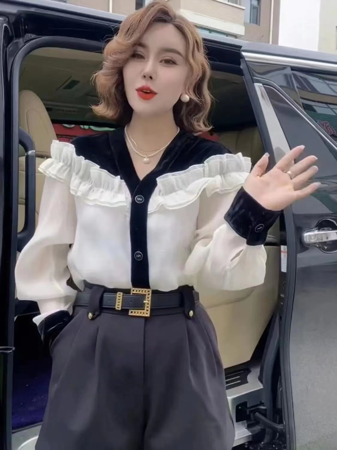 歐洲站秋季女2023新款女裝歐貨時尚氣質V領單排扣顯瘦女神襯衫女