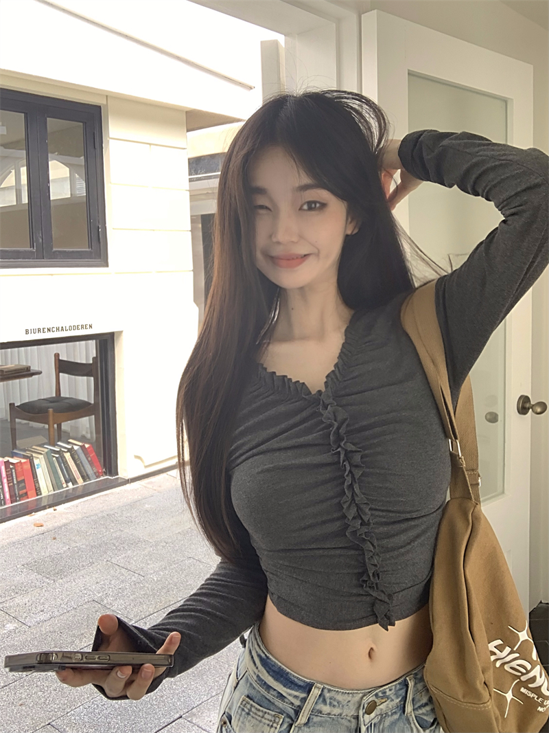 Real shot of pleated slimming design long-sleeved T-shirt