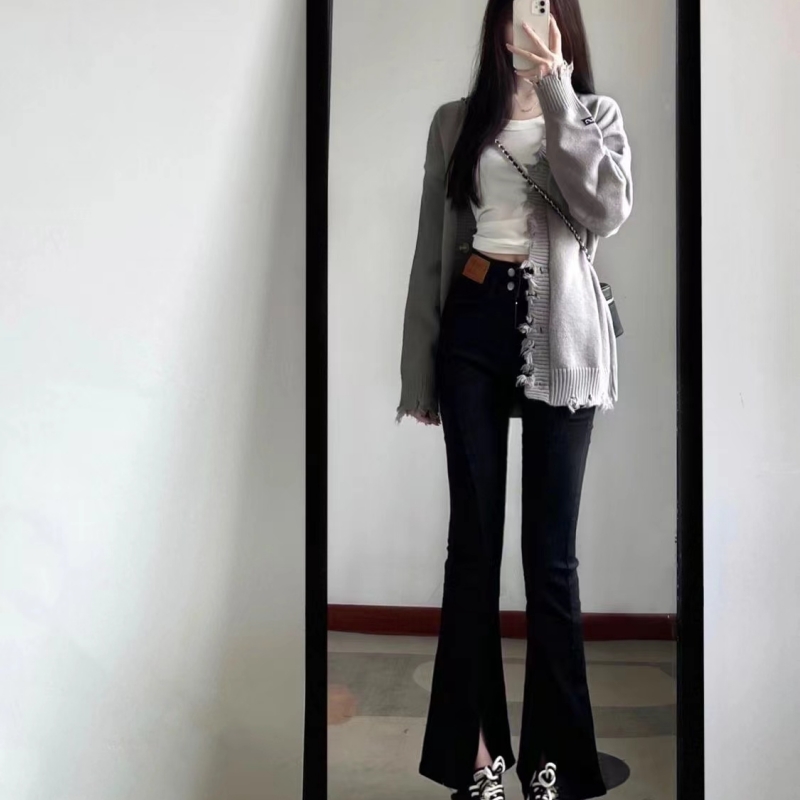 Street-breaking age-reducing suit for small women in autumn and winter, new style with western style, knitted cardigan and jeans two-piece set
