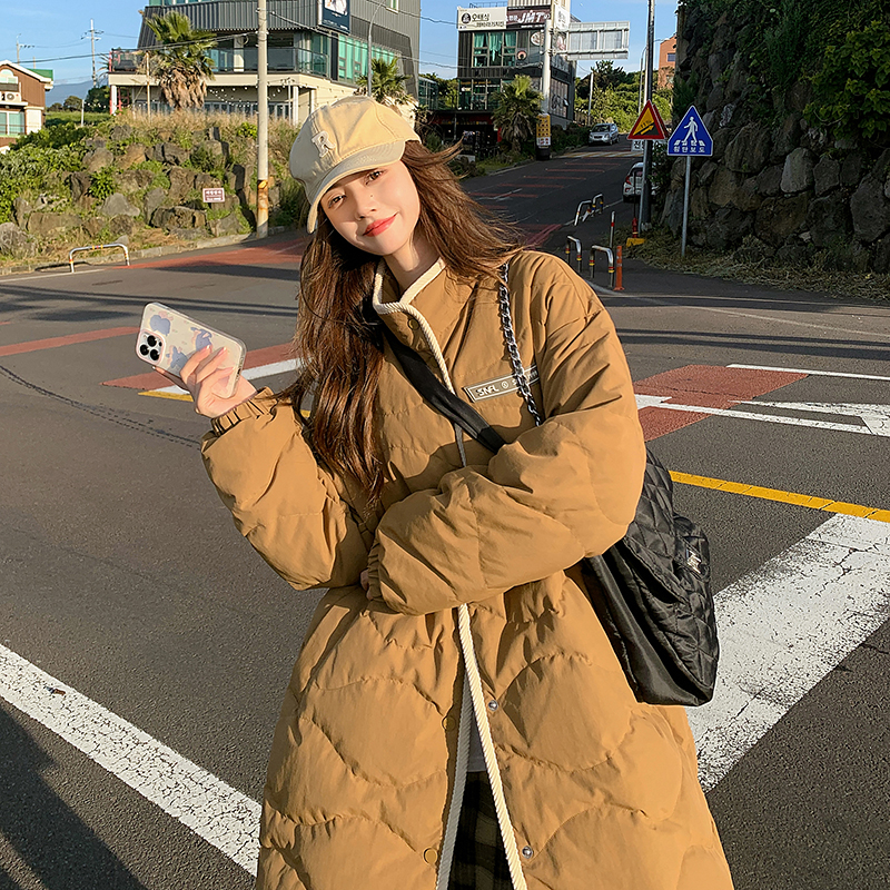 Real shot of long over-the-knee down jacket for women, mid-length 2023 Korean fashion loose thickened bread jacket for winter