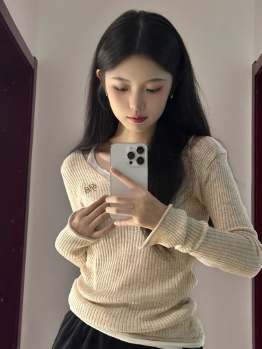 Fake two-piece long-sleeved halterneck sweater for women, autumn Korean style slim-fitting bottoming shirt, contrasting color splicing outer top