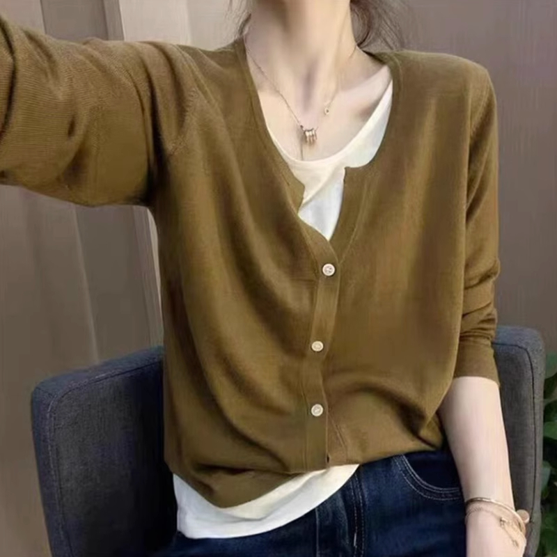 Plus size women's autumn fake two-piece V-neck slim knitted cardigan sweater women's inner layering top 200 pounds