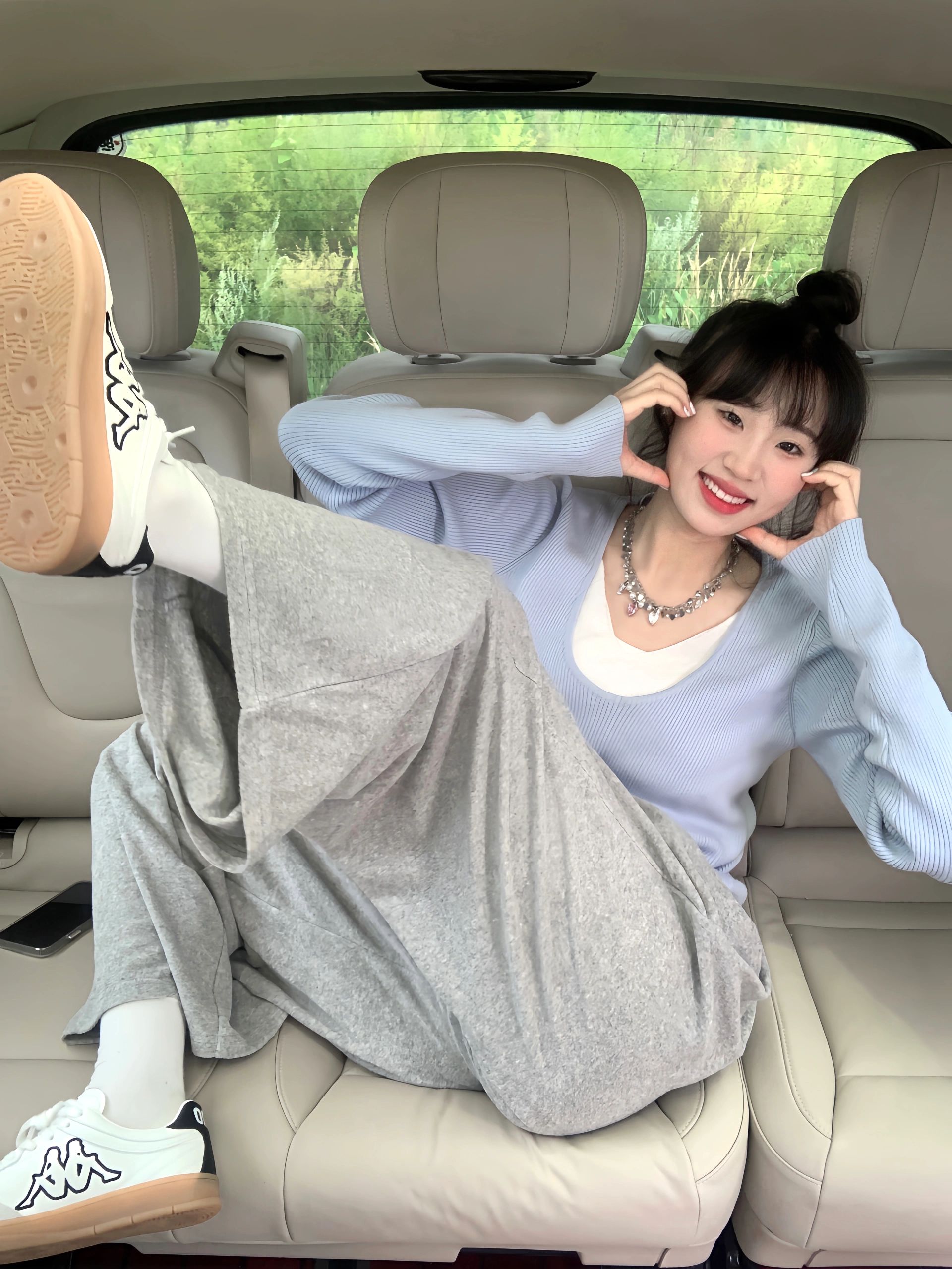 French blue fake two-piece v-neck long-sleeved sweater for women spring and autumn new inner layering shirt short sweater top