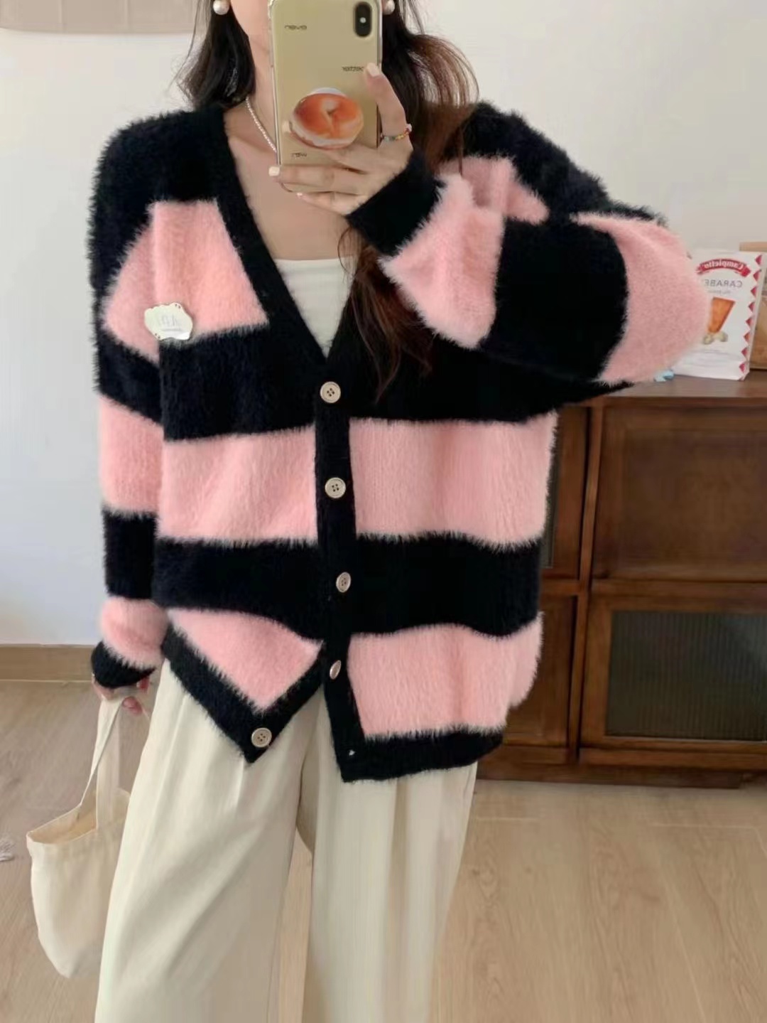 奶呼呼海馬毛v領毛衣女慵懶高級感2023年新款條紋小眾設計感外套