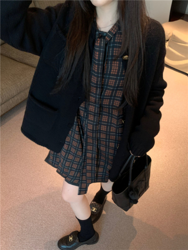 Actual shot of plaid dress for women, autumn new high-end skirt, cardigan suit