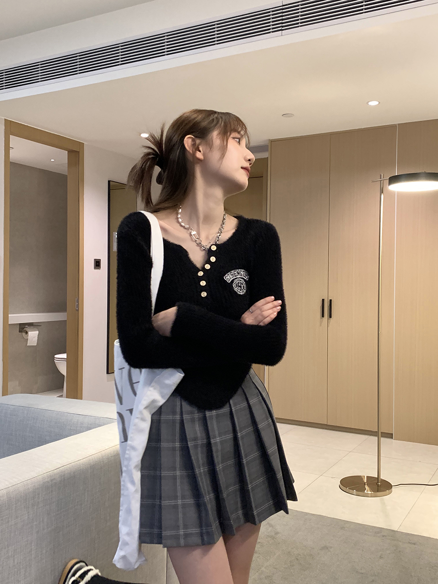 仿水貂毛刺繡針織衫毛衣女秋冬2023新款修身長袖短款內搭打底上衣