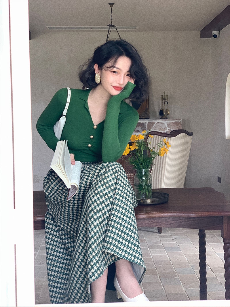 Homemade Hong Kong style retro autumn pullover V-neck pleated sweater slim long-sleeved bottoming shirt green top for women
