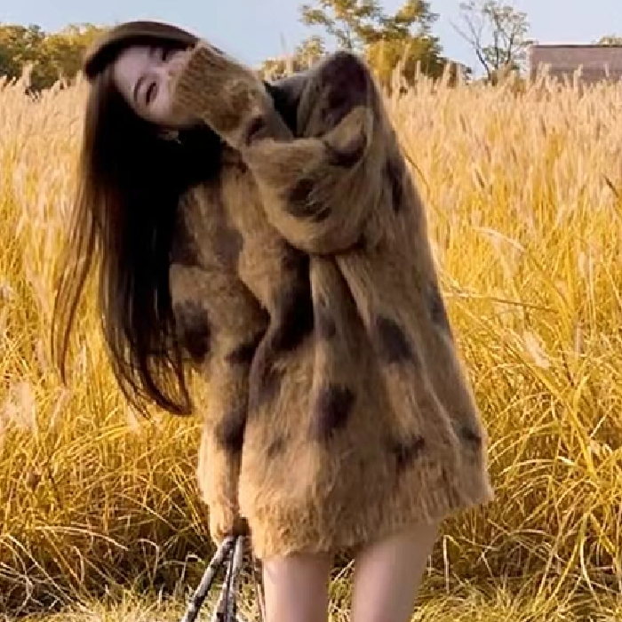 2023 autumn and winter new style lazy style fufu mohair brown pullover sweater women's design long-sleeved top