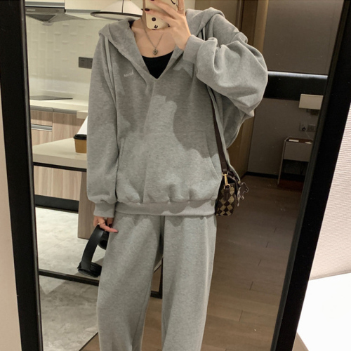 Gray V-neck sweatshirt suit for women, spring and autumn, Korean version, loose, fashionable, age-reducing, casual sportswear two-piece set