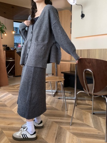 Actual shot~Autumn fashion versatile v-neck knitted sweater cardigan coat high-waisted skirt two-piece set