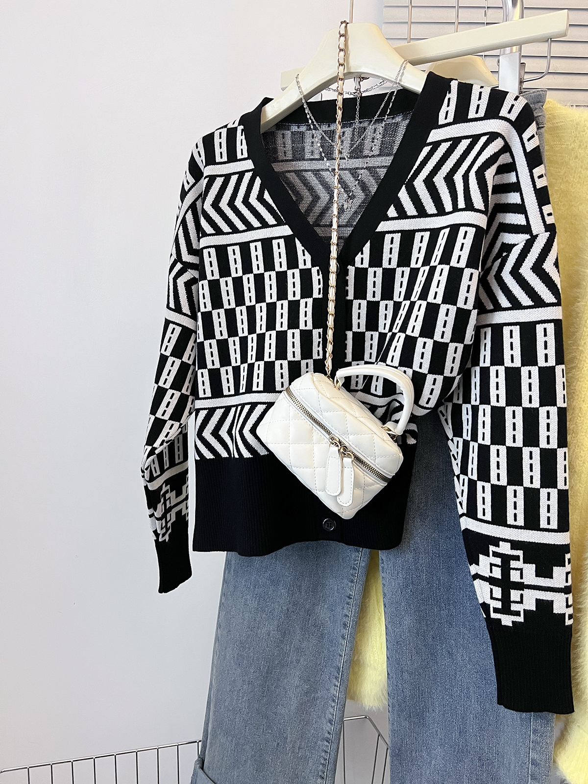 Autumn striped sweater for women 2023 new temperament V-neck loose fashion versatile long-sleeved bottoming shirt trendy tops
