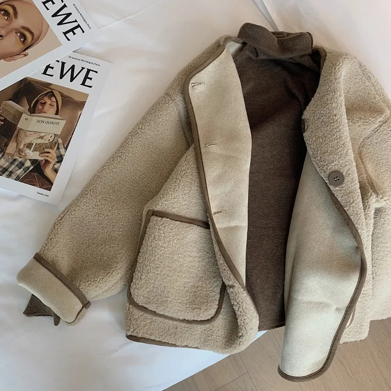 Lamb wool coat for women 2023 new winter loose small short style lamb wool thickened small fragrance top