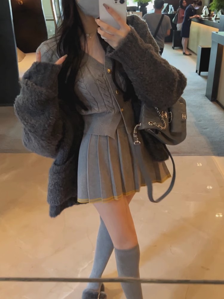 IN MIMIFACE College style knitted suit for women autumn new cardigan top pure desire pleated skirt two-piece set