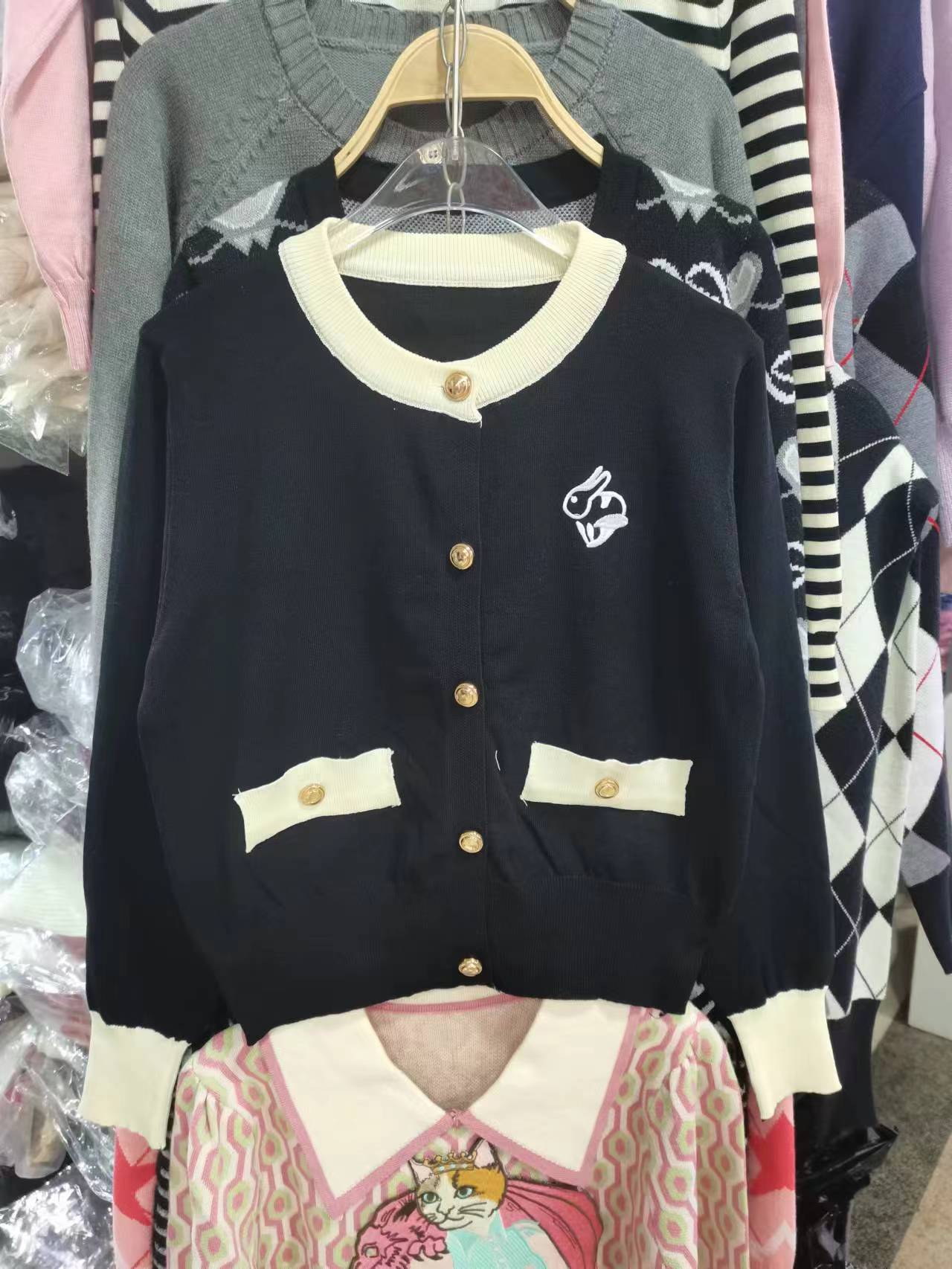 Rabbit Embroidery Small Fragrance Style Round Neck Knitted Cardigan Women's French 2023 New Early Autumn Temperament Slim Fit Top