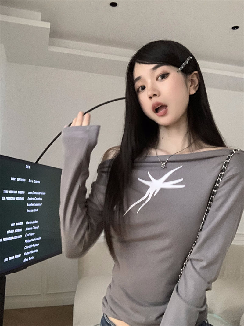 2023韓版一字肩印花長袖T恤女秋季辣妹露肩上衣潮
