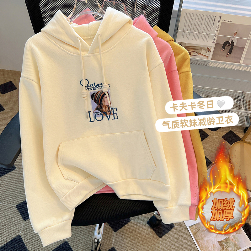 Velvet thickened hooded sweatshirt for women 2023 winter new style American street retro letter embroidered top ins trend