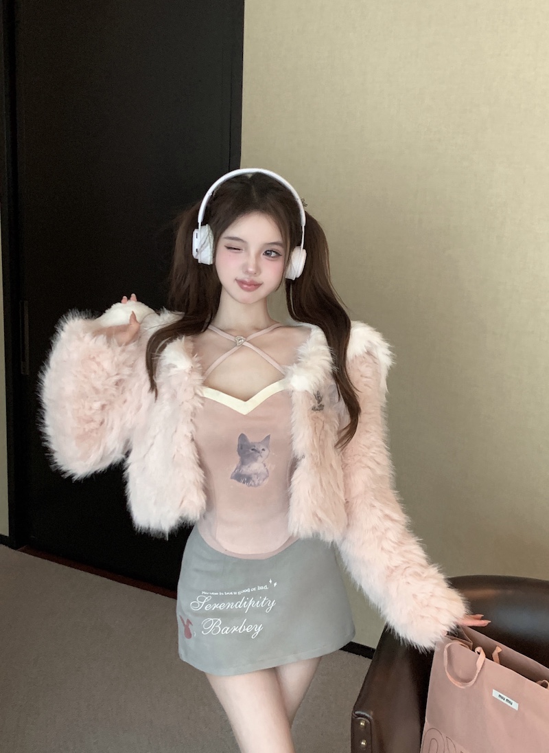 實拍 短款少女粉長袖開衫毛絨外套+甜辣打底背心+高腰包臀裙