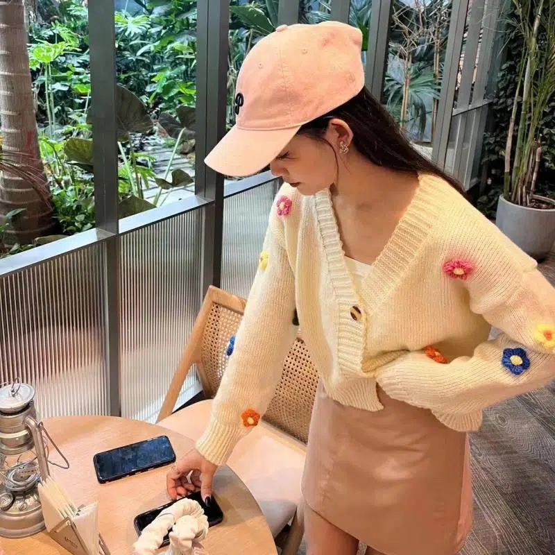韓國小眾百搭甜美風短款兩粒扣針織衫女新款立體花朵低領長袖開衫
