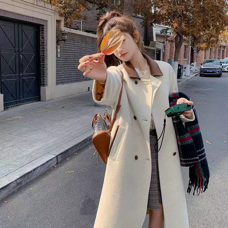 Korean beige coat for women mid-length 2023 autumn and winter new niche design contrasting color lazy style woolen coat