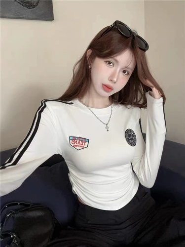 Hot girl long-sleeved T-shirt women's autumn slim-fitting short design niche inner wear