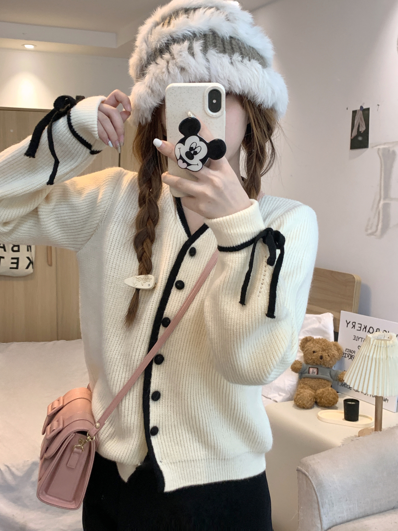 Real shot of V-neck cardigan for women, soft waxy wool knitted sweater, sweet and lazy temperament, cuffs lace-up jacket