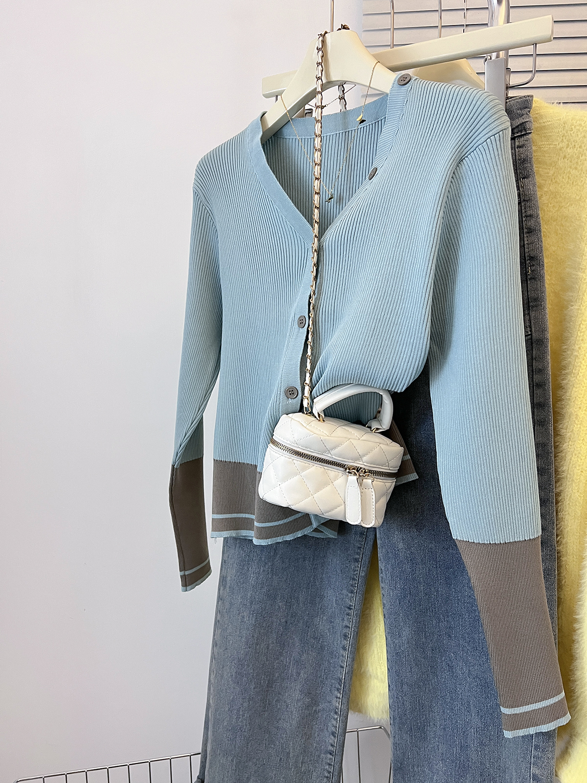 2023 New French Chic Slim Fit Color Block Knitted Cardigan Women's Spring and Autumn Temperament Versatile Tops with a High-end Feeling
