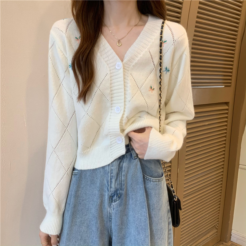 Real shot Korean version of the new sweet embroidered V-neck long-sleeved knitted cardigan jacket