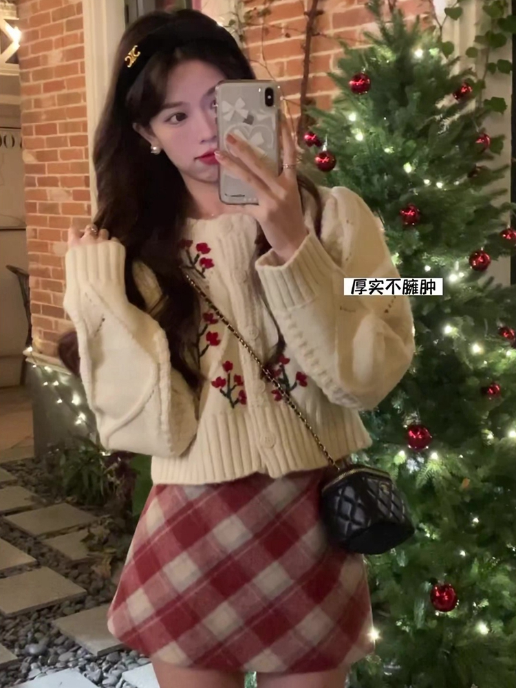 綿羊絨三根秋季甜美減齡圓領刺繡小花朵開衫毛衣女