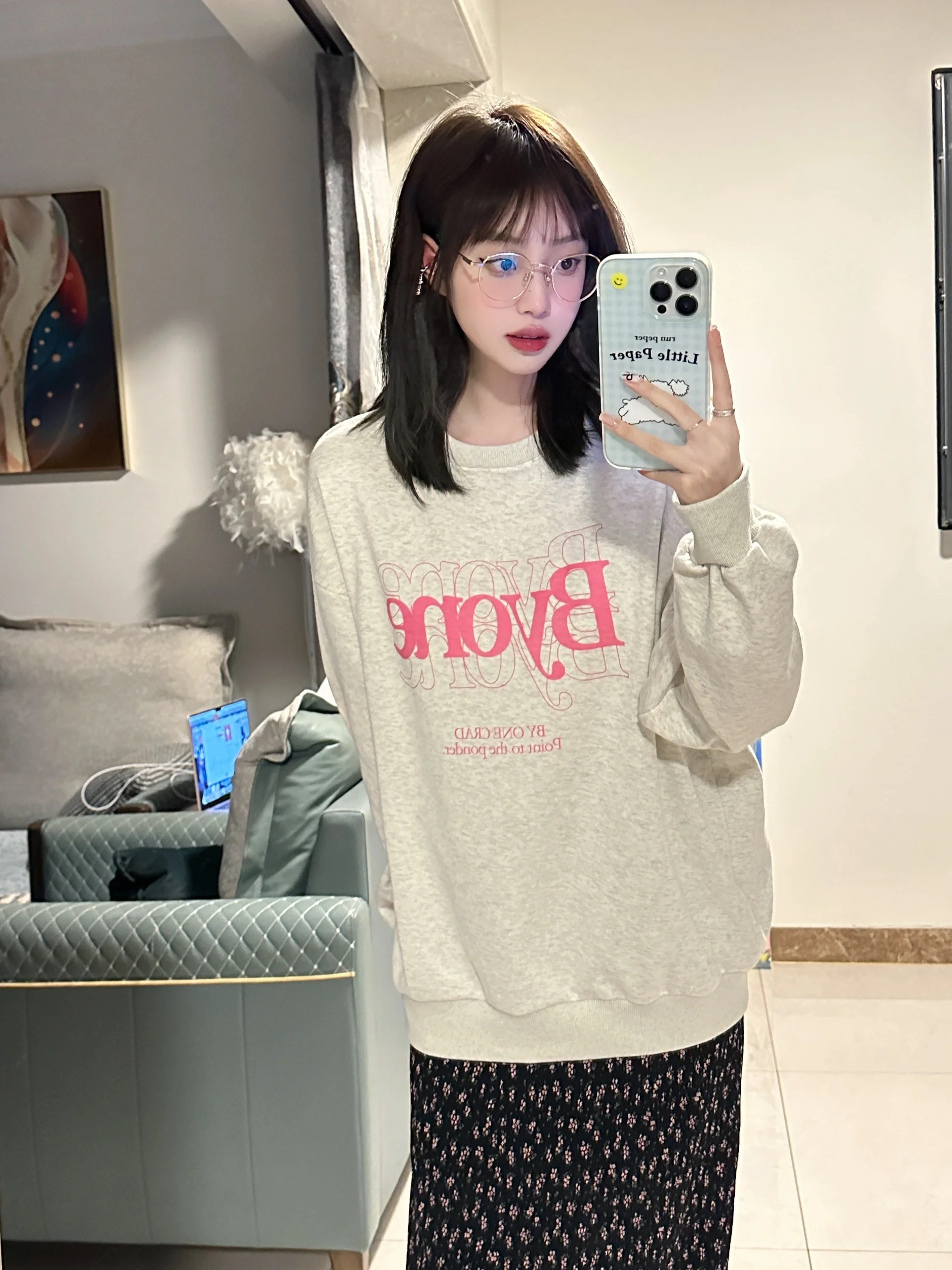 Thick velvet and thin threaded mouth autumn and winter loose round neck sweatshirt for women