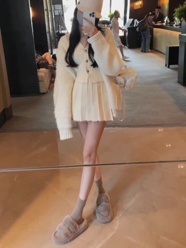 IN MIMIFACE College style knitted suit for women autumn new cardigan top pure desire pleated skirt two-piece set