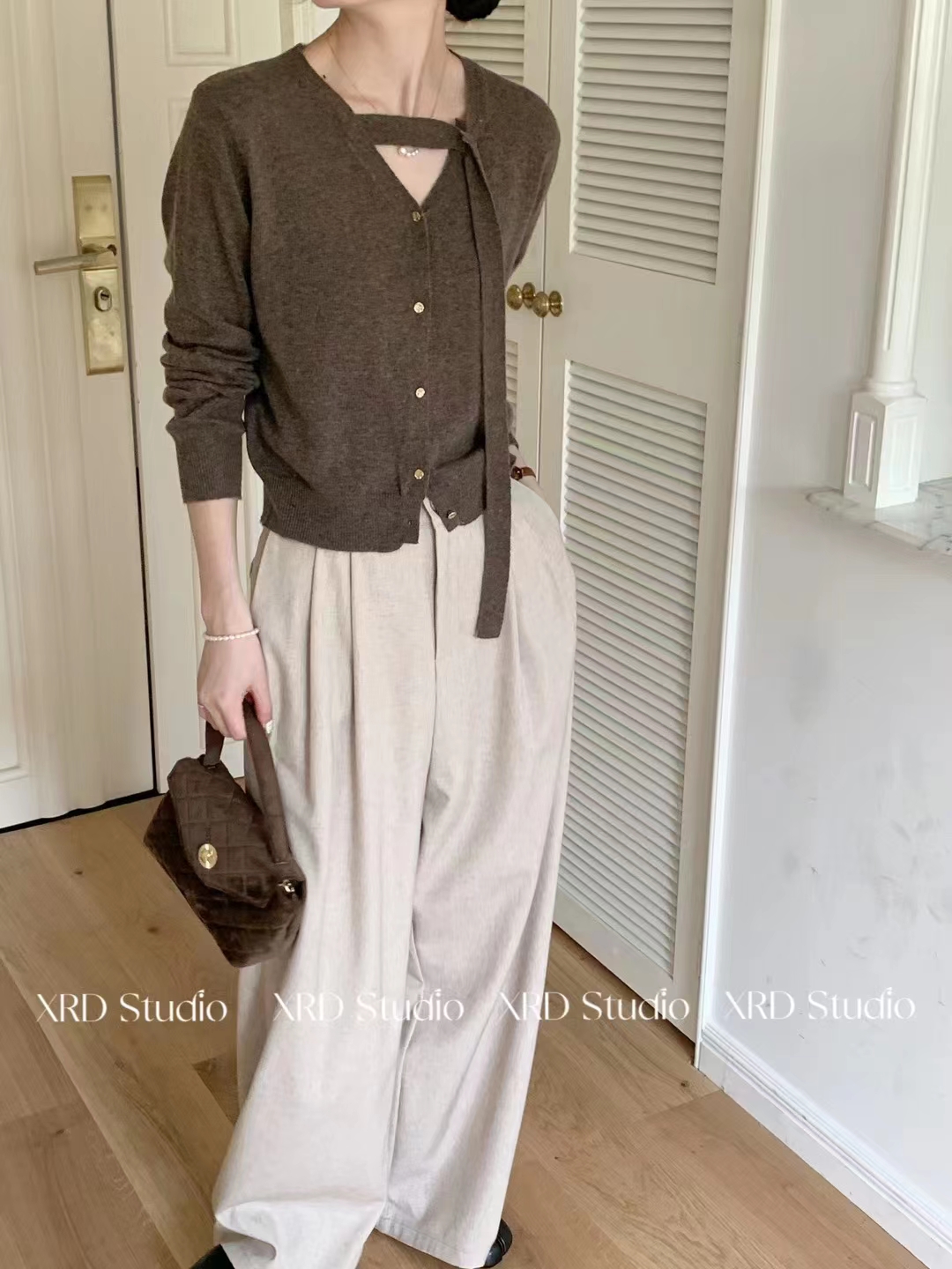 BB韓系2023新款設計V領單排扣針織衫女薄款長袖打底衫毛衣開衫
