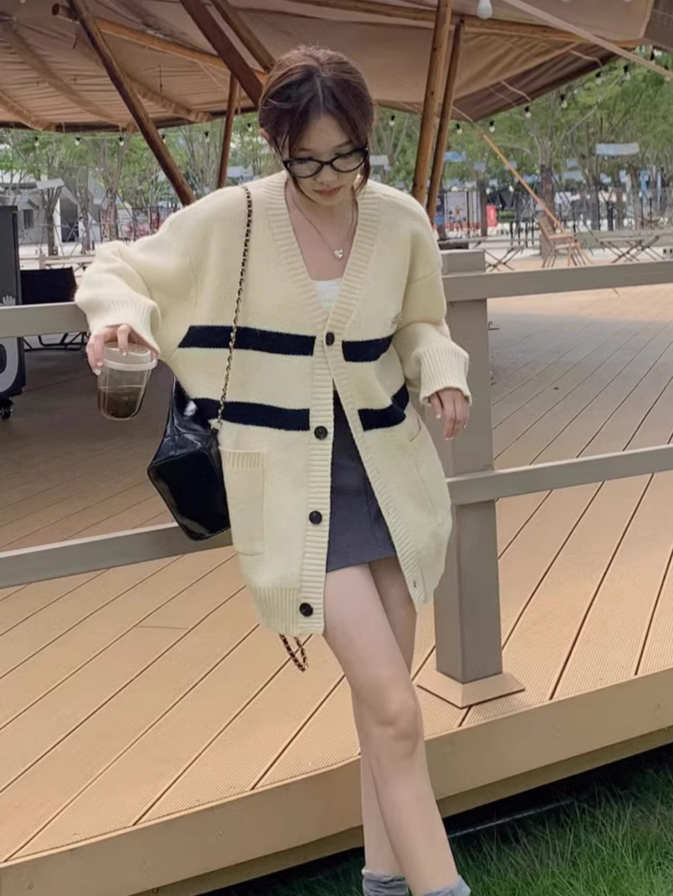 American trendy college style knitted cardigan for women 2023 new fall style contrasting V-neck striped age-reducing lazy top