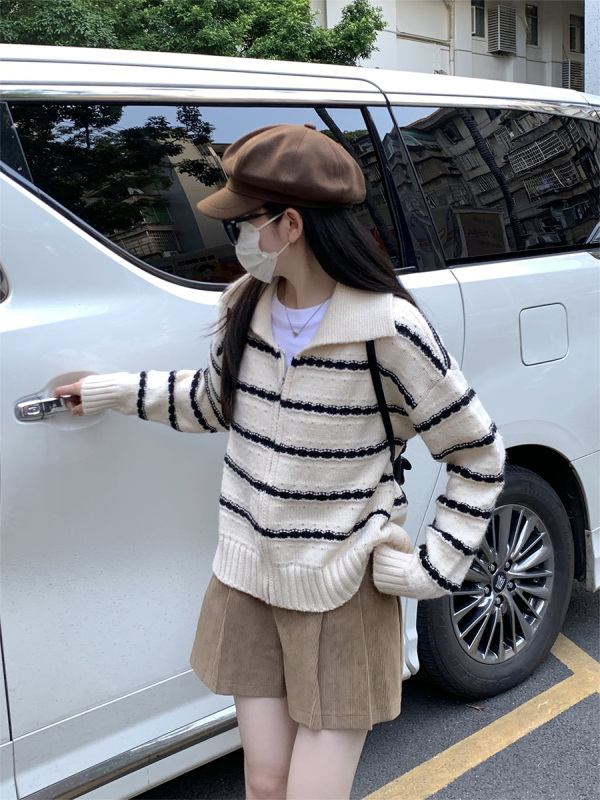 Autumn and winter loose striped zipper sweater women's design niche contrasting color inner and outer tops and jackets