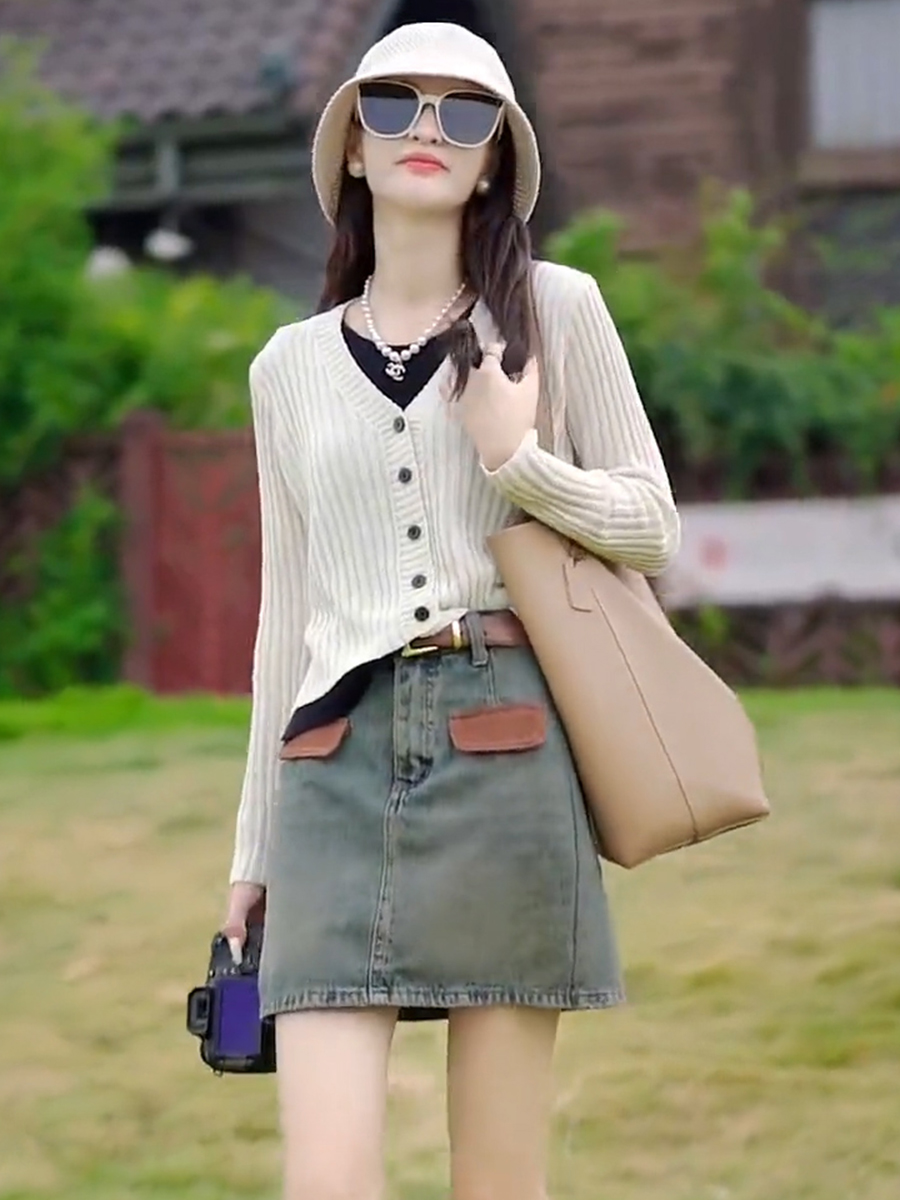 Designed with a sense of foreign style, casual fake two-piece sweater for women, new autumn style, loose, slim, stylish, long-sleeved top