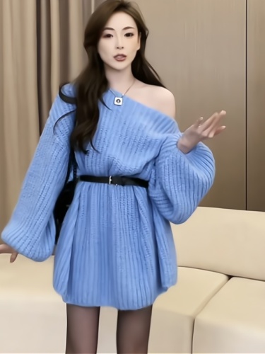 Loose and lazy big sweater for women in autumn and winter, new Korean style outfit, sexy thickened long-sleeved one-shoulder sweater