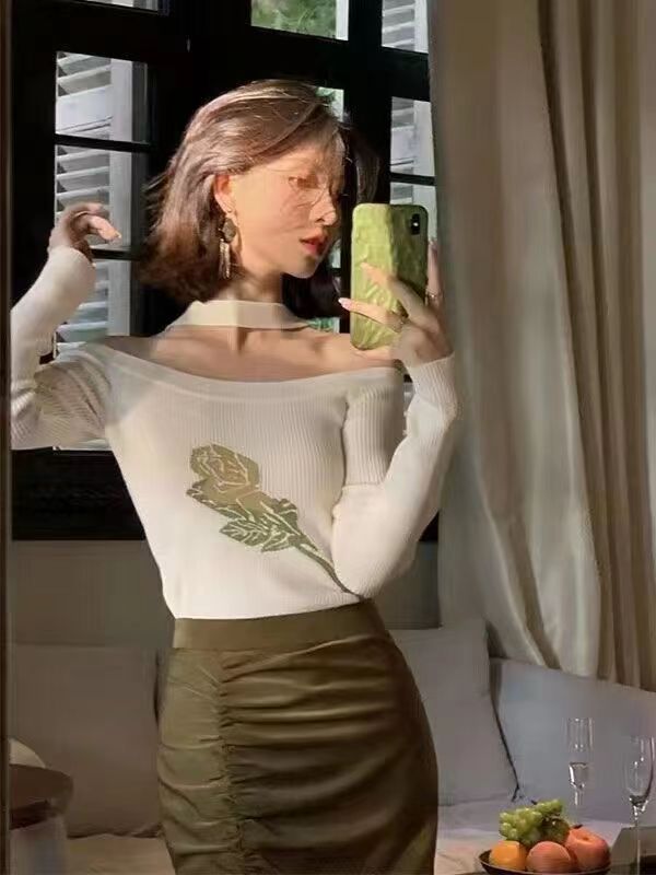 美式復古針織衫女秋季設計感小眾印花修身顯瘦露肩氣質上衣