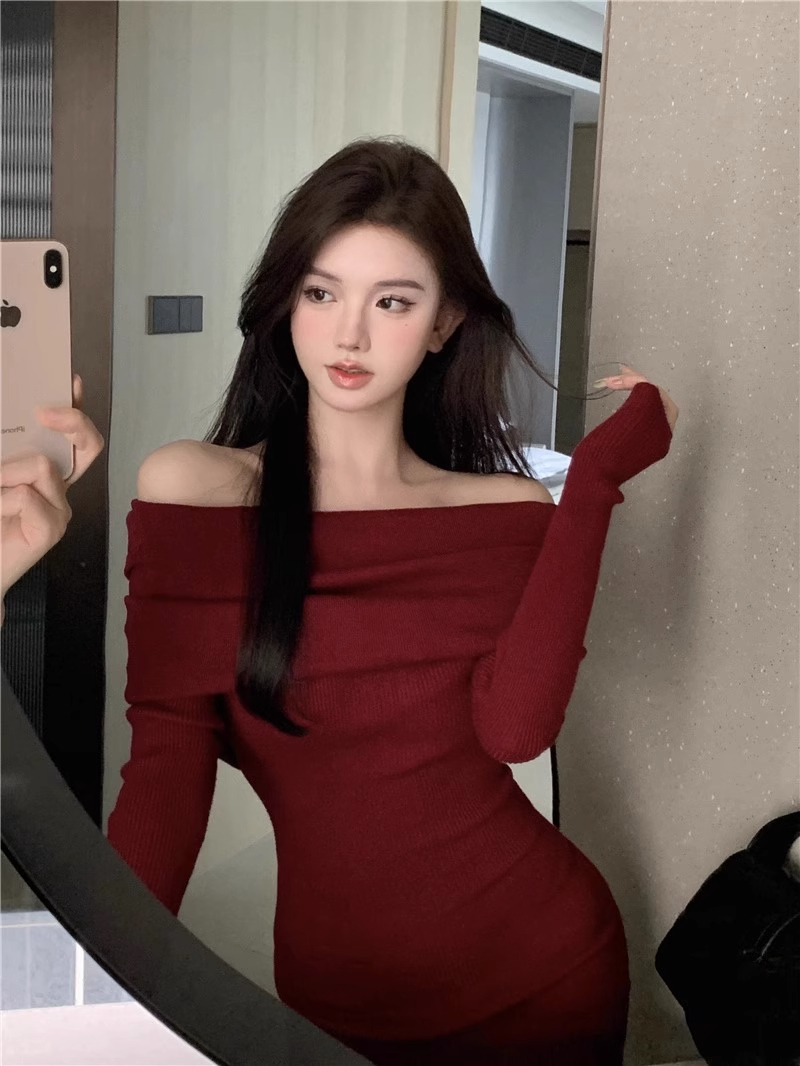 One-shoulder long-sleeved knitted dress women's autumn retro temperament red skirt slim-fitting hip-hugging bottoming skirt