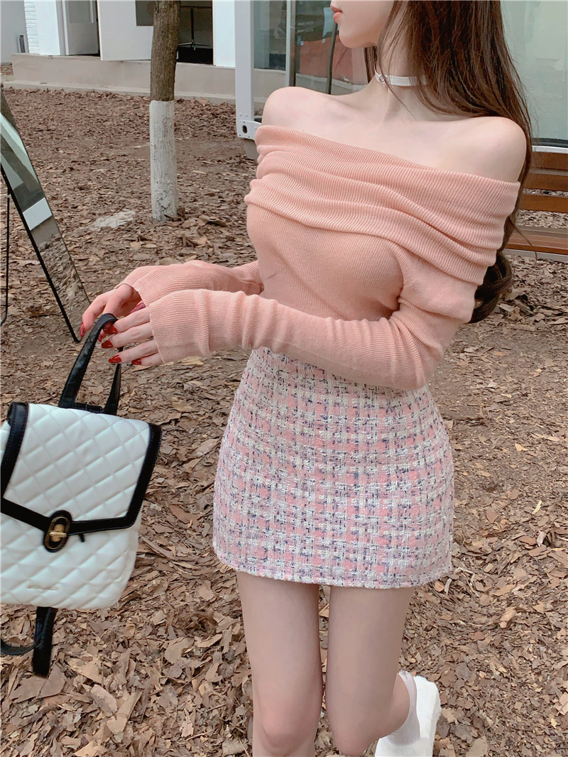 Actual shot of autumn and winter high-waisted, slim and versatile mini-skirt, A-line hip-hugging skirt