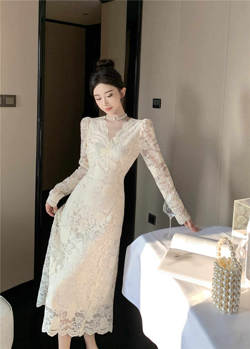 Real shot!  Retro V-neck lace dress with waist, long sleeves, slim fit, long skirt
