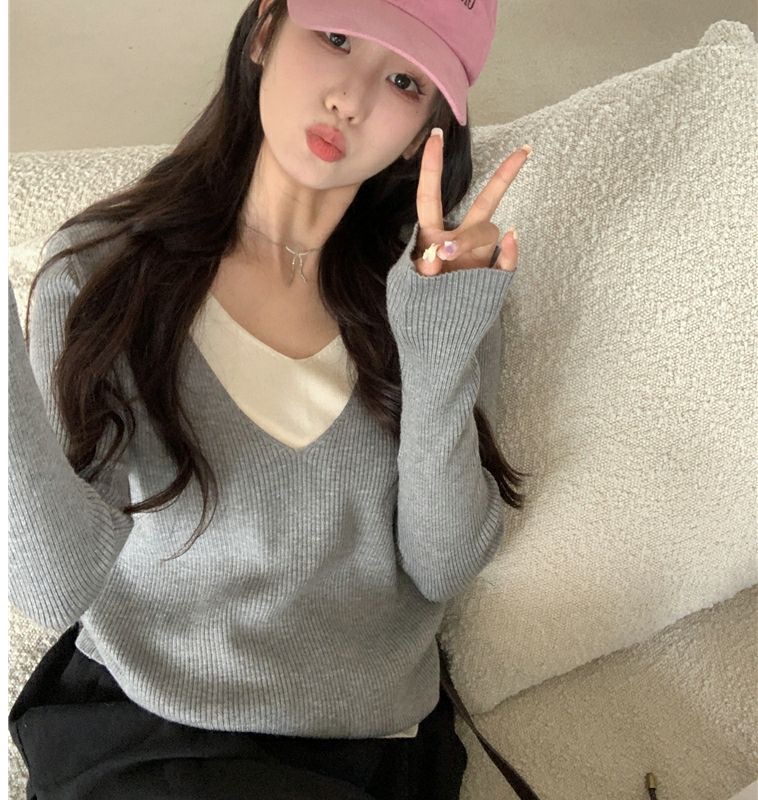 Contrast color fake two-piece sweater for women in autumn design niche slimming inner layering shirt sweater long-sleeved top