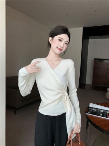 Actual shot ~ Designed cross-tie V-neck sweater, slim fit and versatile long-sleeved sweater top for women