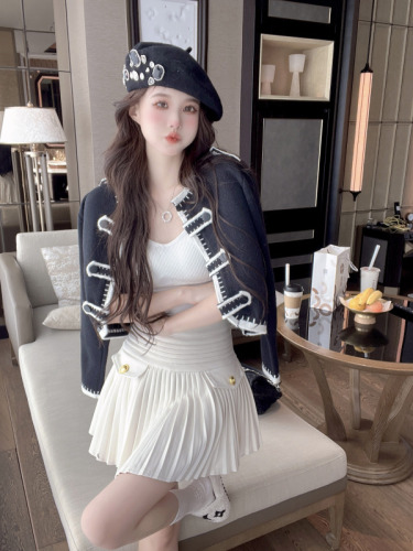 Xiaoxiangfeng knitted cardigan women's autumn and winter design niche high-end short top chic coat