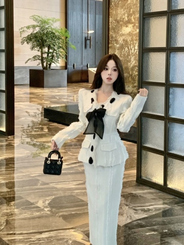 Qianjin Xiaoxiang style tweed suit for women early autumn bow coat half length skirt two-piece set