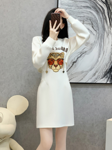 European beautiful white round neck sweatshirt for women spring and autumn 2023 new heavy industry style mid-length sweatshirt skirt for small people