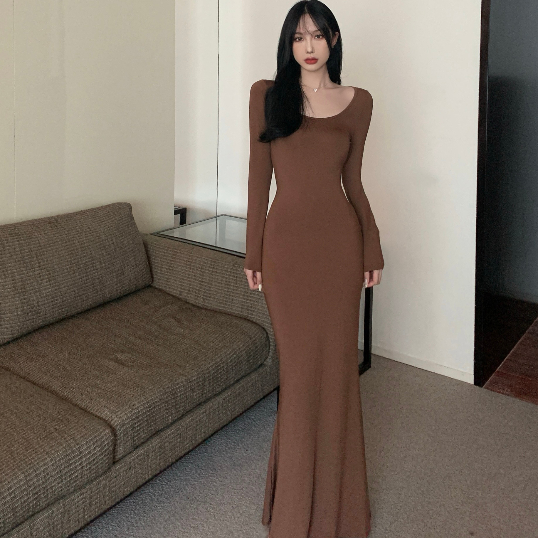 辣妹性感長袖連衣裙女秋季2023新款咖色打底長裙修身魚尾包臀裙子