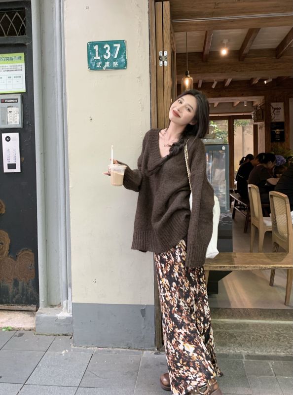 復古咖色針織衫新款韓版寬鬆慵懶風大V領套頭長袖毛衣女裝
